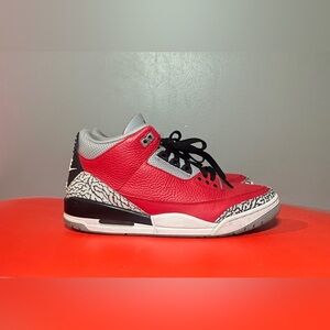Size 10.5 - Jordan 3 Retro SE Unite Fire Red Cement